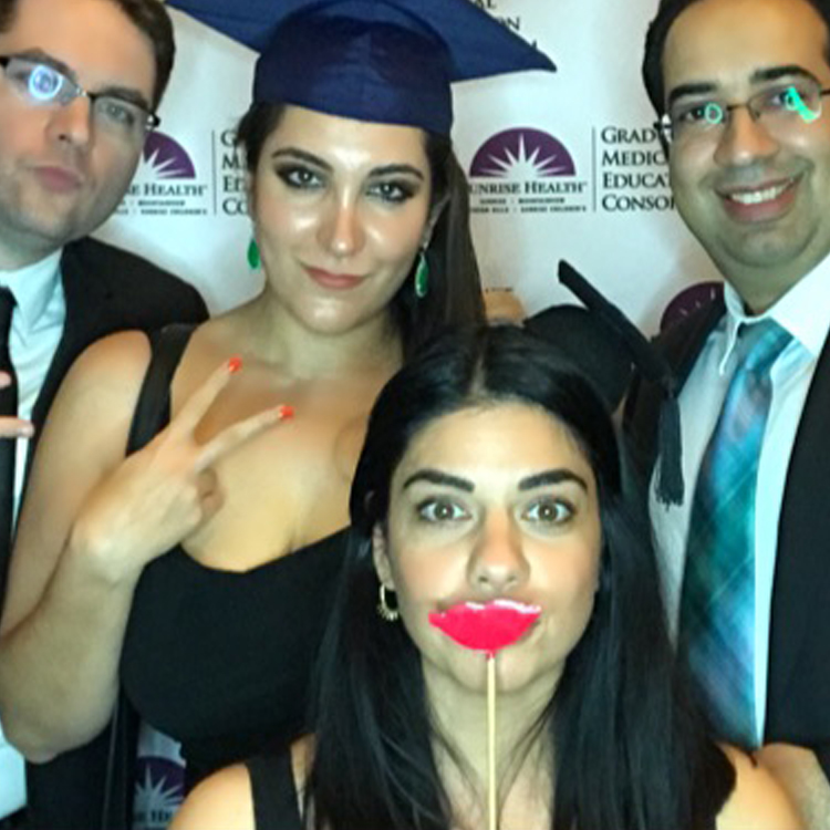 graduation-photo-booth-group-with-funny-props