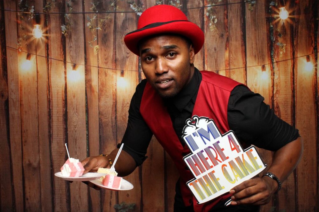 man-in-red-shirt-holding-wrapped-gift-at-smash-booth-las-vegas-with-the-birthday-photo-and-video-booth-rentals