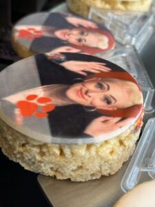 personalized-photo-booth-cookies-with-guest-faces-on-top