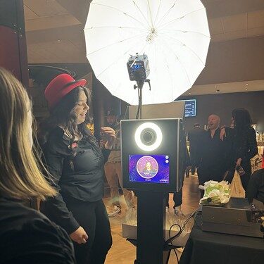indoor-photo-booth-event-with-ring-light