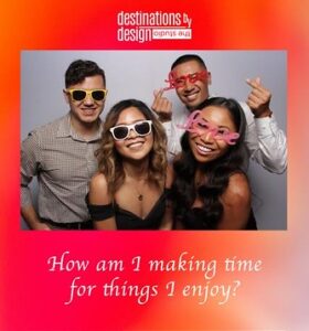 group-of-friends-wearing-funny-glasses-and-smiling-in-photo-booth