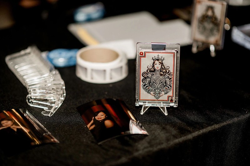 Illustrated-queen-card-photo-booth-design-with-red-and-black-detailing